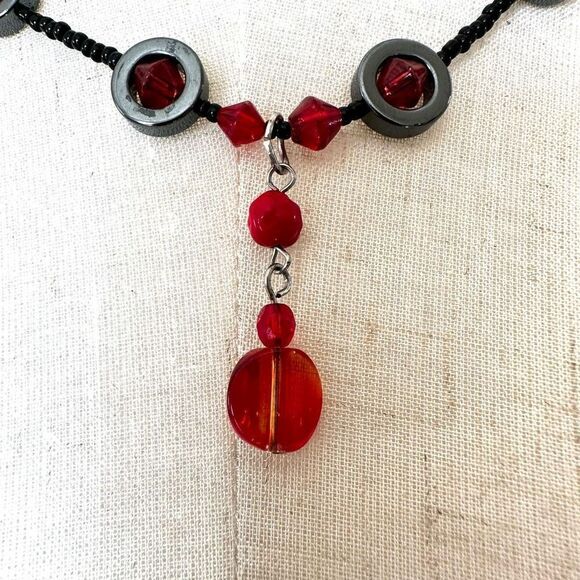 Red beaded hematite necklace - Picture 2 of 9